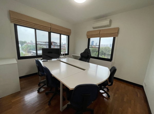 รูป ให้เช่าบ้านเดี่ยวหรู 3ชั้นเนื้อที่ 210 วา450ตร.ม 6ห้องนอน 4ห้องน้ำ เฟอร์ครบ ถนนรัชดา จตุจักร ลูกคต่างชาติ ราคาเช่า 130,000 บ/ด ลูกค้าไทย 110,000 บ/ด - รูปที่ 15/18