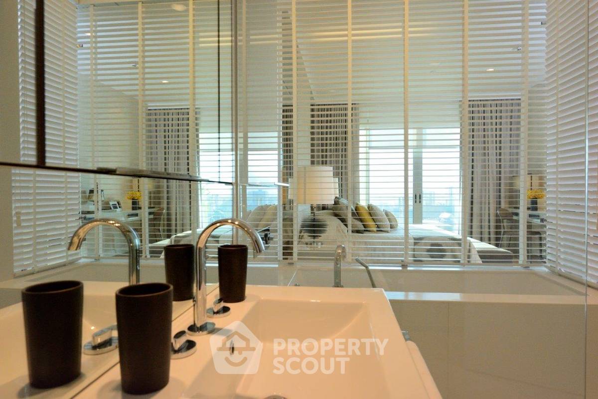 picture 2-BR Condo at 185 Rajadamri near BTS Ratchadamri (ID 511497) - 10/13