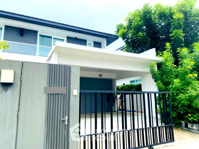 Houses for rent Bangkok : 3-BR House at Mantana Onnut-Wongwaen 5 in Dokmai (ID 2999006)