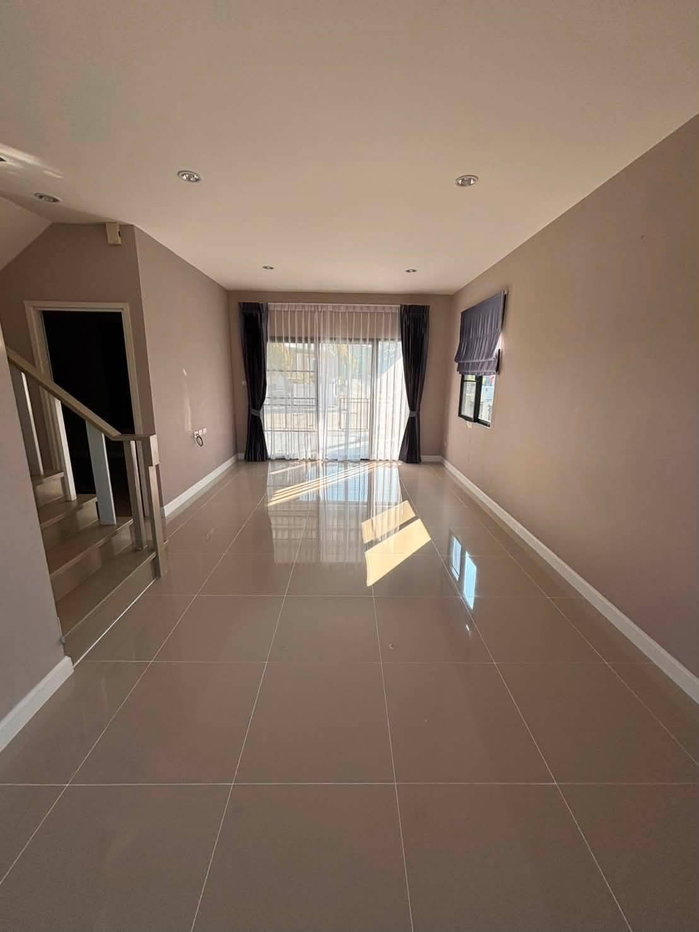 รูป ขายบ้านแฝดหลังใหญ่ โครงการ กาญกนกวิลล์ 21 สันทราย เชียงใหม่ (H487) T.0946511456 - รูปที่ 2/12