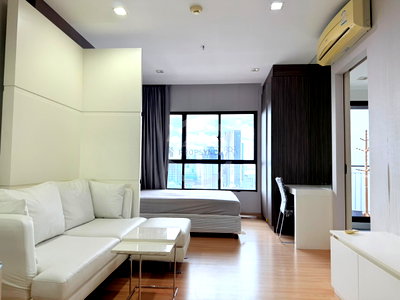 คอนโดให้เช่า : 🔥ให้เช่า🔥🪄🎀Urbano Absolute Sathorn - Taksin🎀🪄ห้องสวย วิวดีเห็นไอคอนสยาม ตอนปีใหม่รอดูพลูฉ่ำๆได้เลย ส่วนกลางสวยตะลึง 🟠🔵PS-32524109💚@propsync