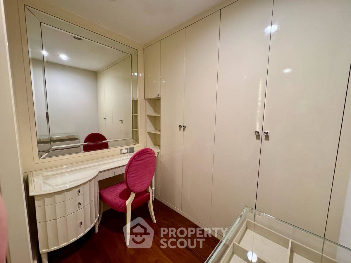 picture 5-BR Condo at Sathorn Gardens near MRT Si Lom (ID 2993940) - 19/33