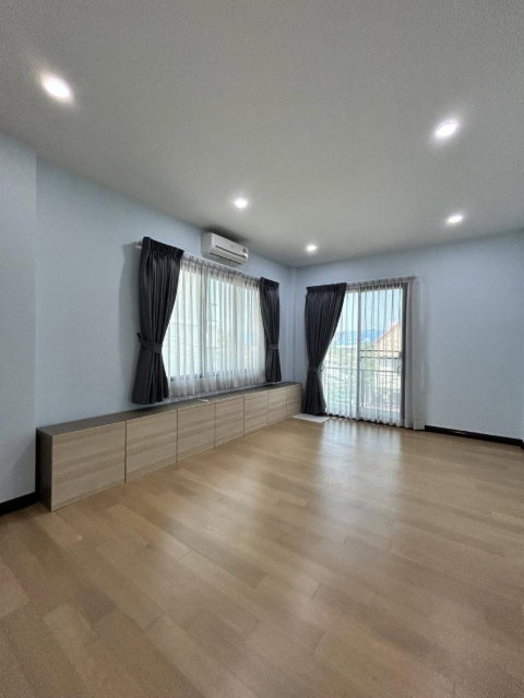 รูป MHS15 ขายบ้านเดี่ยว 2 ชั้น ลาดพร้าว 101 หลังใหญ่เพดานสูง 2.90 เมตร หน้าบ้านทิศตะวันออก มีอ่างจากุซซี่ใหม่และ Rain Shower ทุกห้อง จอดรถได้ 2-4 คัน - รูปที่ 10/14