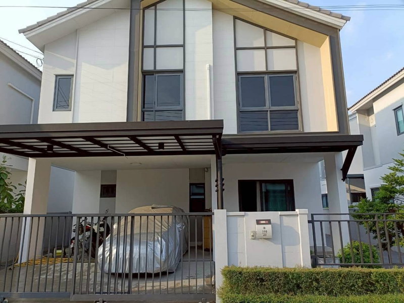 บ้านเดี่ยวให้เช่า : ให้เช่า บ้านเดี่ยว SENSE Village บางนา-สุวรรณภูมิ หน้ากว้าง: 8 เมตร – จอดรถได้ 2 คัน  4นอน 3น้ำ 39.2 ตารางวา