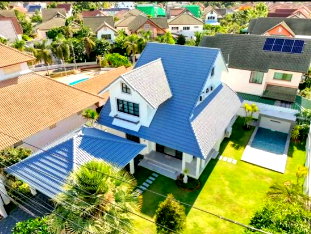 Houses for sale Bang Lamung Chonburi : Beautiful house for sale in Pattaya, move in Ready. Located in the Thung Klom-Tal Man area, Bang Lamung, Chonburi.