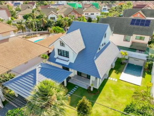 Beautiful house for sale in Pattaya, move in Ready. Located in the Thung Klom-Tal Man area, Bang Lamung, Chonburi.