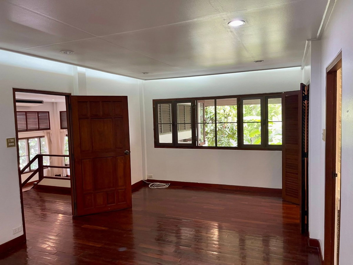 รูป ND0814 ให้เช่าบ้านเดี่ยวพร้อมสวนขนาดใหญ่ ใจกลาง ร่วมฤดี Rare Garden House in Ruamrudee🌳 - รูปที่ 10/16