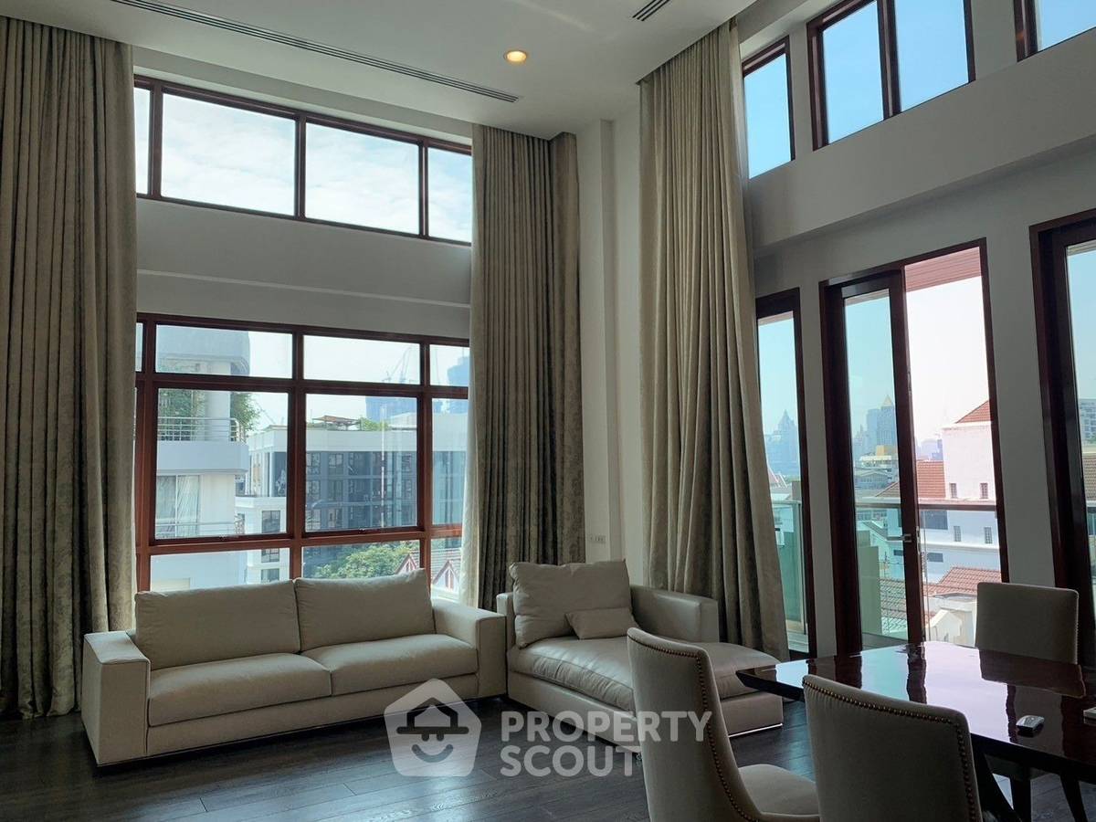 picture 3-BR Duplex at The Crest Ruamrudee near BTS Phloen Chit (ID 1527526) - 1/18