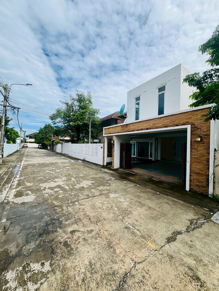 รูป ขายบ้านเดี่ยว 60 วา ติวานนท์38 ใกล้สนามบินน้ำ สี่แยกแคราย ติดรถไฟฟ้าสีชมพู - รูปที่ 2/9