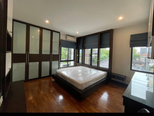รูป ให้เช่าบ้านเดี่ยวหรู 3ชั้นเนื้อที่ 210 วา450ตร.ม 6ห้องนอน 4ห้องน้ำ เฟอร์ครบ ถนนรัชดา จตุจักร ลูกคต่างชาติ ราคาเช่า 130,000 บ/ด ลูกค้าไทย 110,000 บ/ด - รูปที่ 11/18