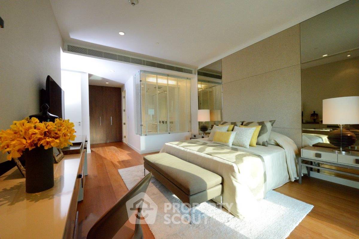 picture 2-BR Condo at 185 Rajadamri near BTS Ratchadamri (ID 511497) - 9/13