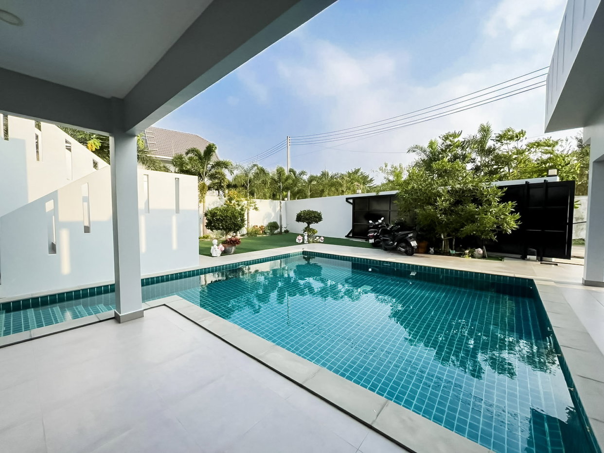 รูป Pool Villa for Sale Thung Klom East Pattaya 3 Bedroom - รูปที่ 2/23