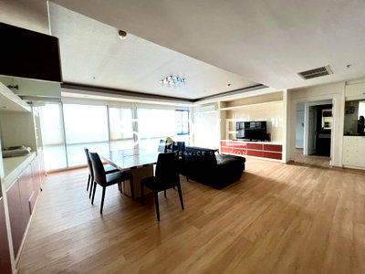 Condos for rent : 2 Beds with Bathtub Large Room Corner Unit City View Big Balcony Fully furnished Good Location Close To BTS Ari station 200 m.  @   Noble Reflex