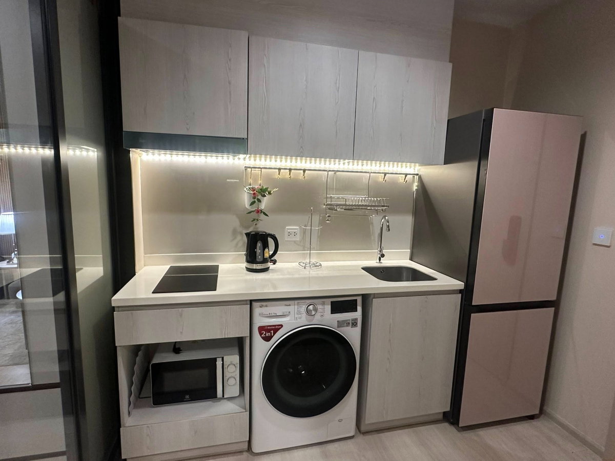 picture R686/For Rent: Life One Wireless Condo – 21st Floor with Nice Breeze and City View - 2/7