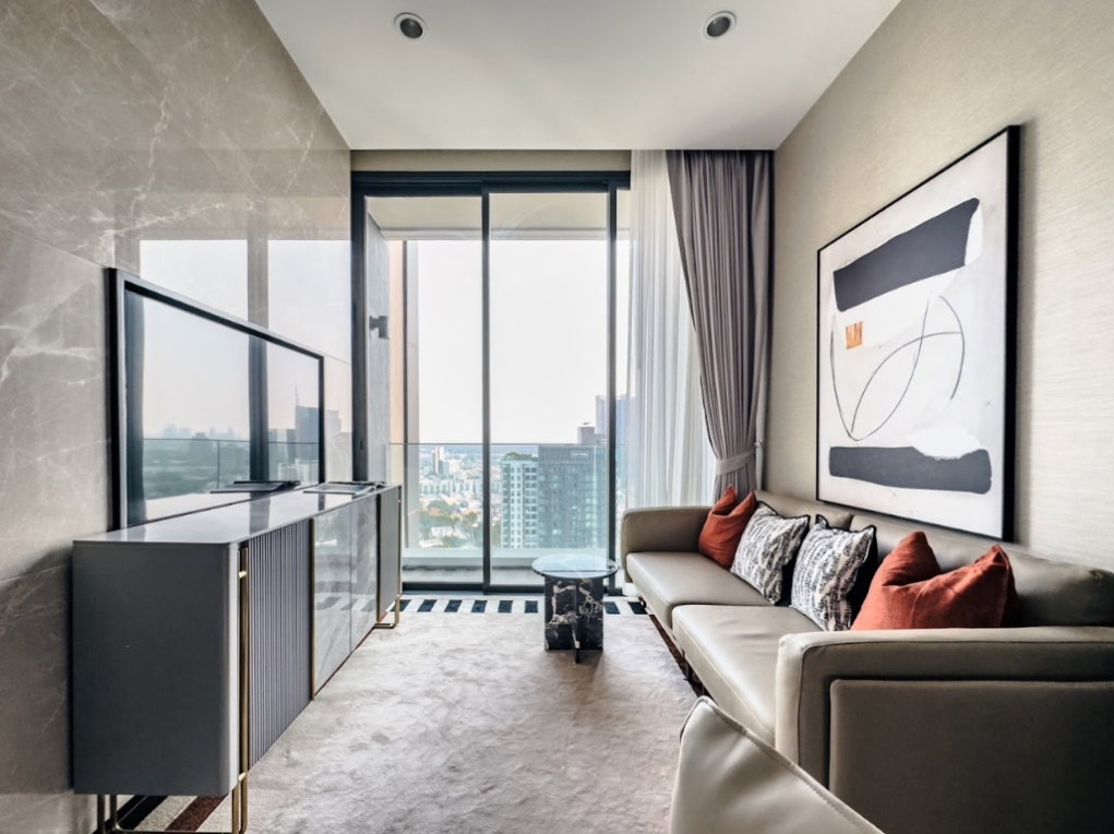 Condo for RENT : The Esse Sukhumvit 36 𝐒𝐢𝐳𝐞 : 75 sqm. 2 Bed / 2 Bath / City view 𝐅𝐥𝐨𝐨𝐫 : 21st Fully furnished