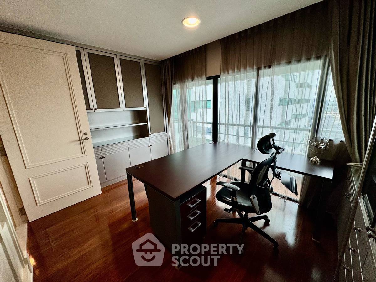 picture 5-BR Condo at Sathorn Gardens near MRT Si Lom (ID 2993940) - 10/33
