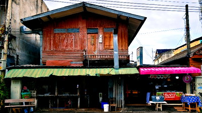 บ้านเดี่ยว เชียงใหม่ : ‎💥เจ้าของขายเอง บ้านพร้อมที่ดินในคูเมืองประตูสวนดอก หลังวัดพระสิงห์
‎ขนาดพื้นที่ 51.7 ตารางวา
‎หน้ากว้าง 10 เมตรศักยภาพสูงติดถนนเมนห่างคูเมือง60เมตร
