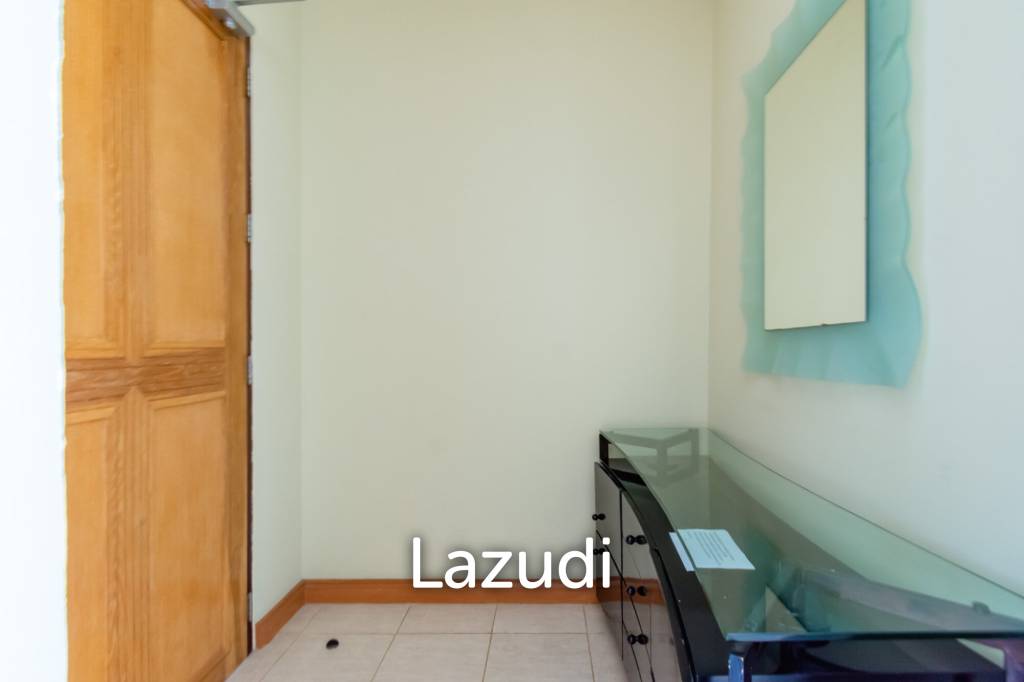 picture BLUE LAGOON : 2 Bed Pool View Condo - 14/21