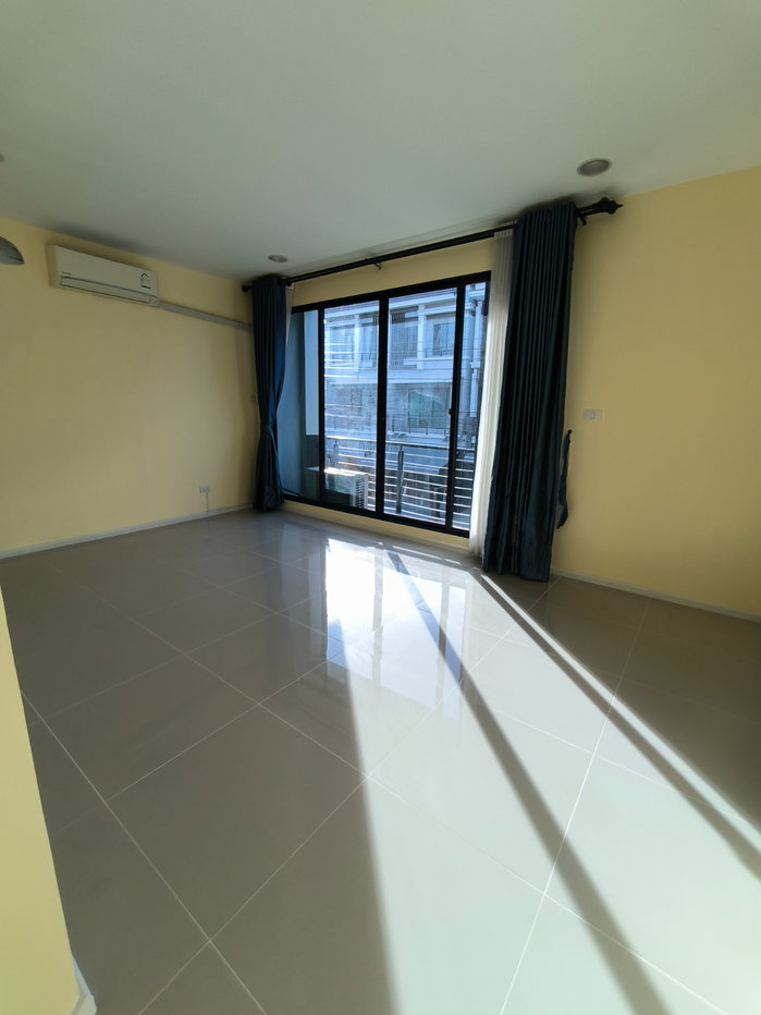 picture rent: 22,000 THB/month. 3-story townhome, Baan Klang Muang Suk Sawat - 7/14