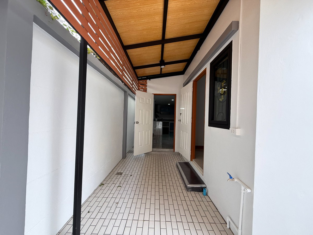 รูป [ขาย] บ้านเดี่ยวหลังใหญ่ 5 นอน รีโนเวทใหม่เอี่ยม สภาพมือหนึ่ง! ม.เพ็ญศิริ 4 คู้ขวา-หนองจอก ทำเลดี ใกล้โลตัสและบิ๊กซี - รูปที่ 40/44