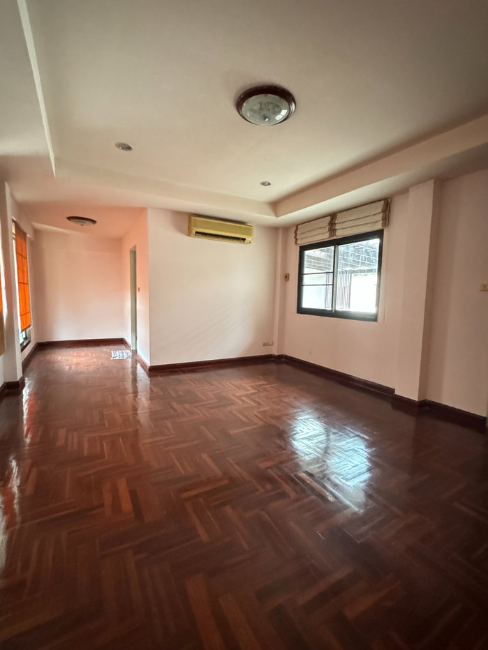 รูป ขายโฮมออฟฟิศ หมู่บ้านกฤษณา ถ.กรุงเทพกรีฑา ซอย 15 ตรงข้ามสนามกอล์ฟยูนิโก้ - รูปที่ 5/20
