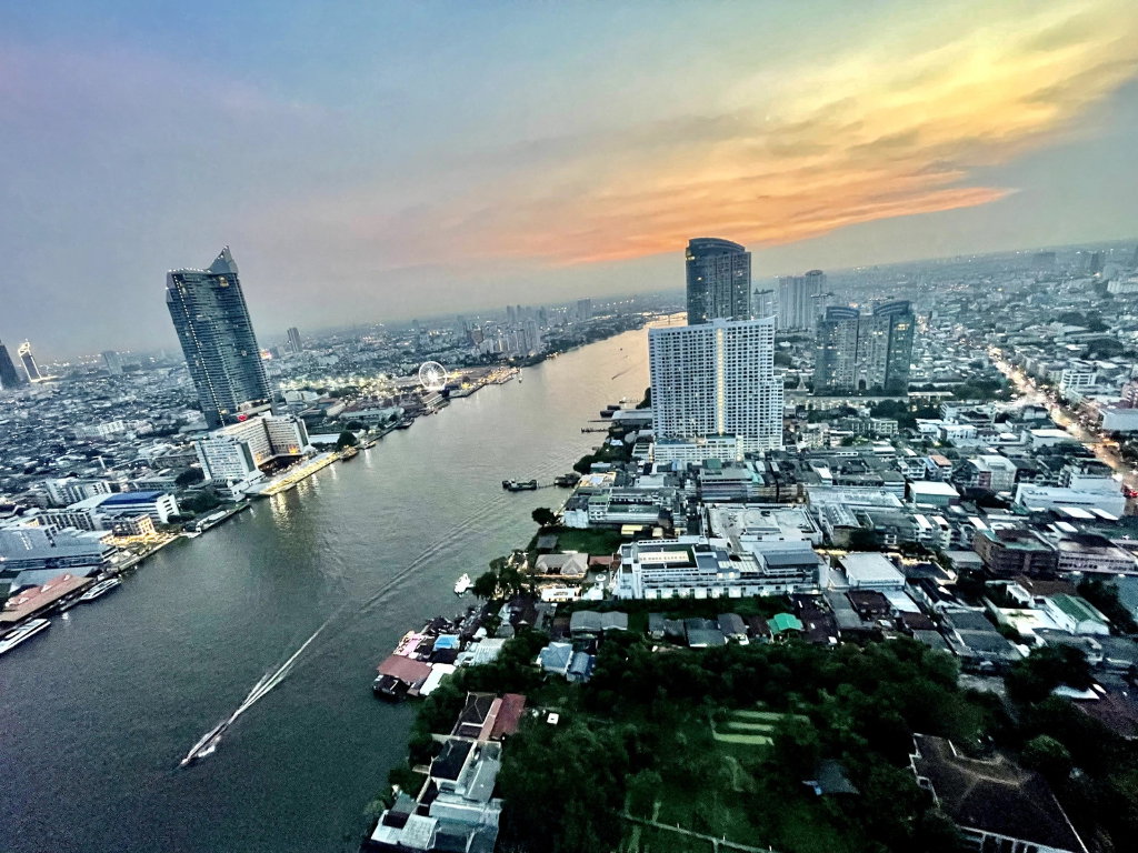 รูป Chapter Charoennakorn - Riverside  ระเบียงหันทิศใต้ เห็นโค้งน้ำเจ้าพระยาฝั่ง Asiatique  - รูปที่ 16/17
