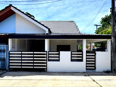 Twin houses for sale Phuket : Poonsap 2 Village Soi Ta-iad, Chalong A corner semi-detached house located in one of Phuket’s most distinctive neighborhoods.