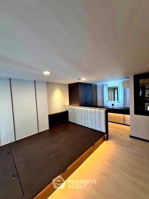 Condos for sale : 1-BR Condo at Knightsbridge Space Ratchayothin near BTS Ratchayothin (ID 3000111)
