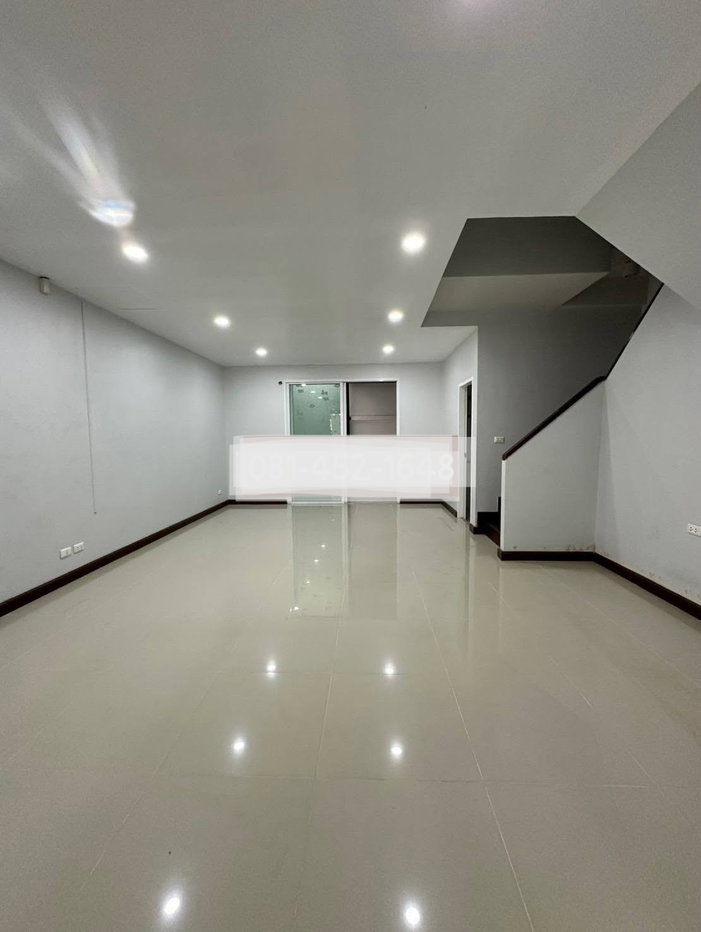 รูป 🔥 ขายต่ำกว่าราคาประเมิน! นัมเบอร์วัน ทาวน์โฮม วงแหวนบางนา–ราม 2 (Number One Townhome Bangna–Ram 2) | ใกล้ Mega บางนา และสนามบินสุวรรณภูมิ - รูปที่ 10/15
