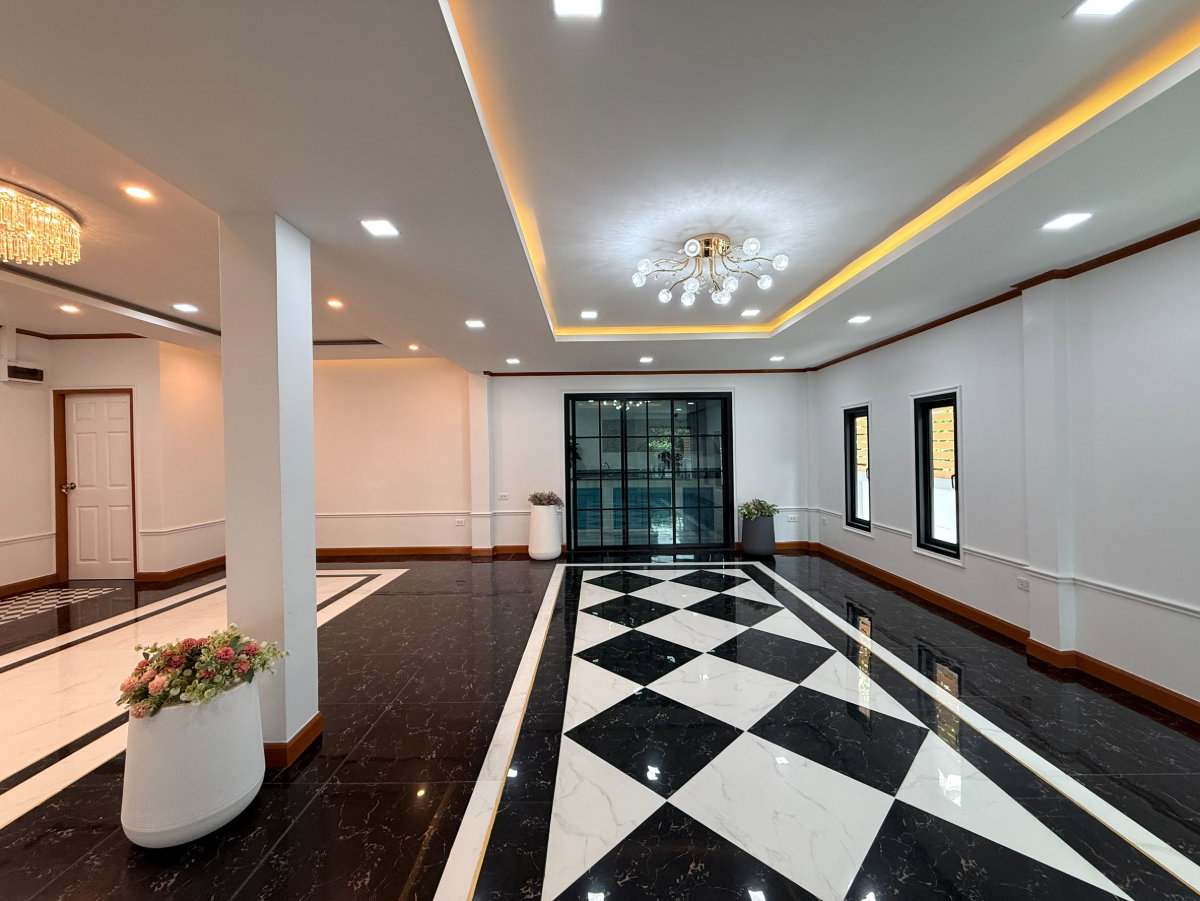 รูป [ขาย] บ้านเดี่ยวหลังใหญ่ 5 นอน รีโนเวทใหม่เอี่ยม สภาพมือหนึ่ง! ม.เพ็ญศิริ 4 คู้ขวา-หนองจอก ทำเลดี ใกล้โลตัสและบิ๊กซี - รูปที่ 15/44