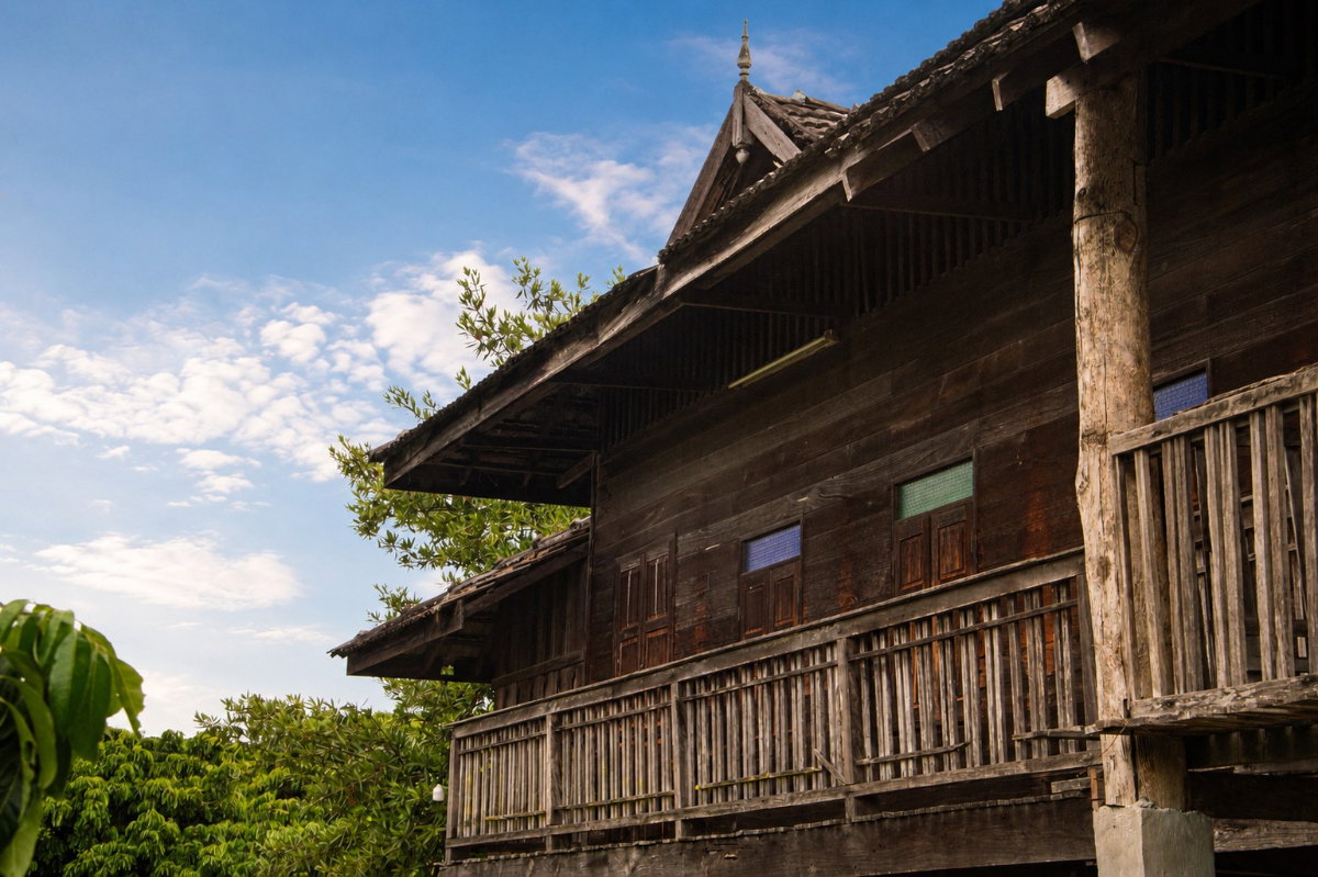 รูป ขายเรือนไม้ล้านนา (Lanna Heritage House) พร้อมที่ดิน 224 ตร.ว. รอยต่อเชียงใหม่-ลำพูน สารภี-หนองตอง เหมาะทำคาเฟ่ โฮมสเตย์ บ้านสวนเรือนไม้ การอนุรักษณ์ - รูปที่ 2/8