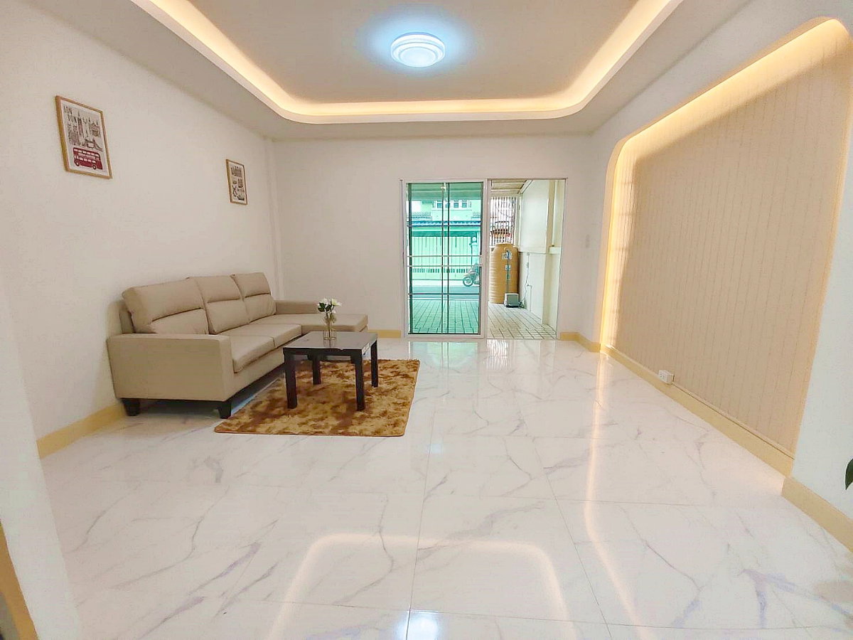 รูป บ้านสวย พร้อมอยู่  #หมู่บ้านร่มเงาไม้ บางบัวทอง  ติดถนนวัดลาดปลาดุก - รูปที่ 8/26