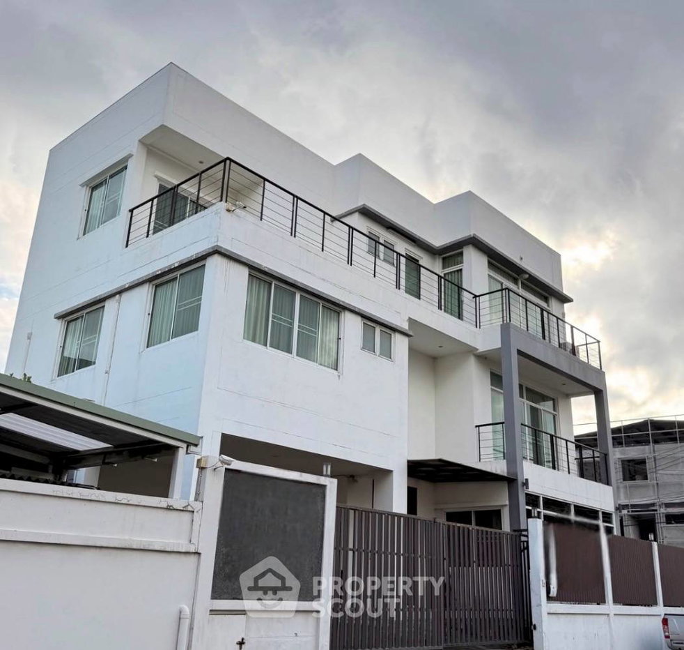 picture 4-BR House in Suan Luang (ID 2997910) - 1/16