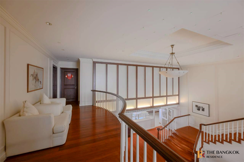 Ultimate Luxury Lifestyle with Convenience Las Colinas Condo near MRT Sukhumvit Station