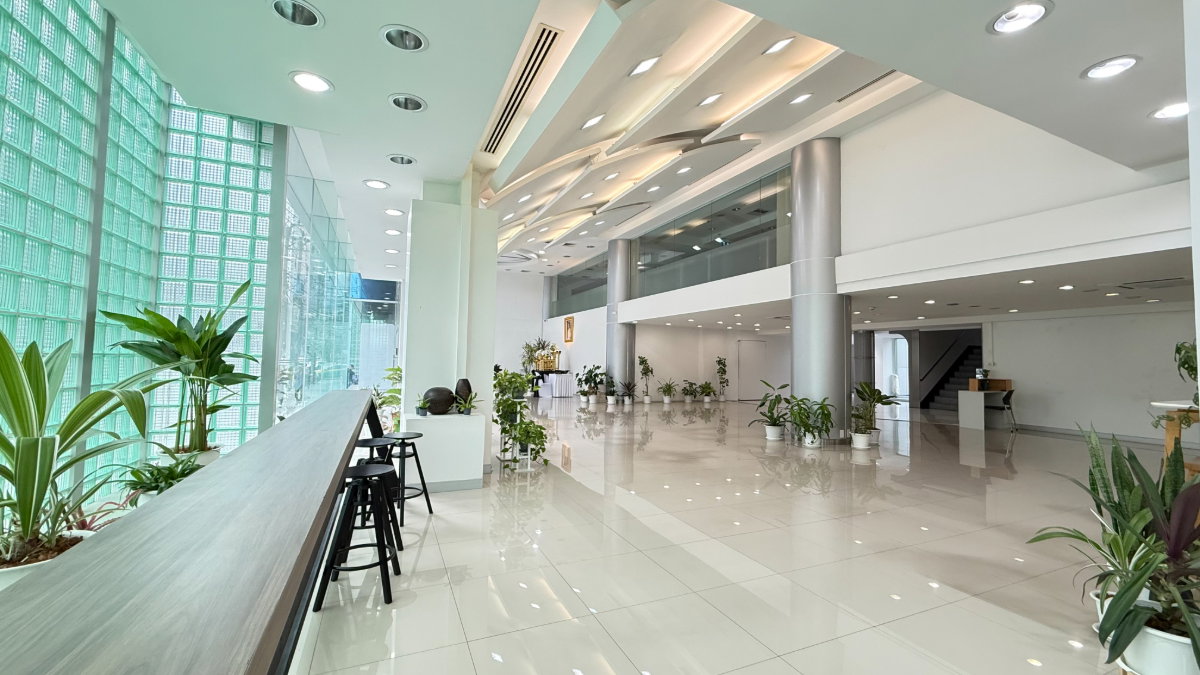 Compound Space 493sqm 1Fl Office Space For LEASE New Phetchaburi Road Near MRT Phetchaburi Airport Link Makkasan Ideal For Showroom Clinic Fitness
