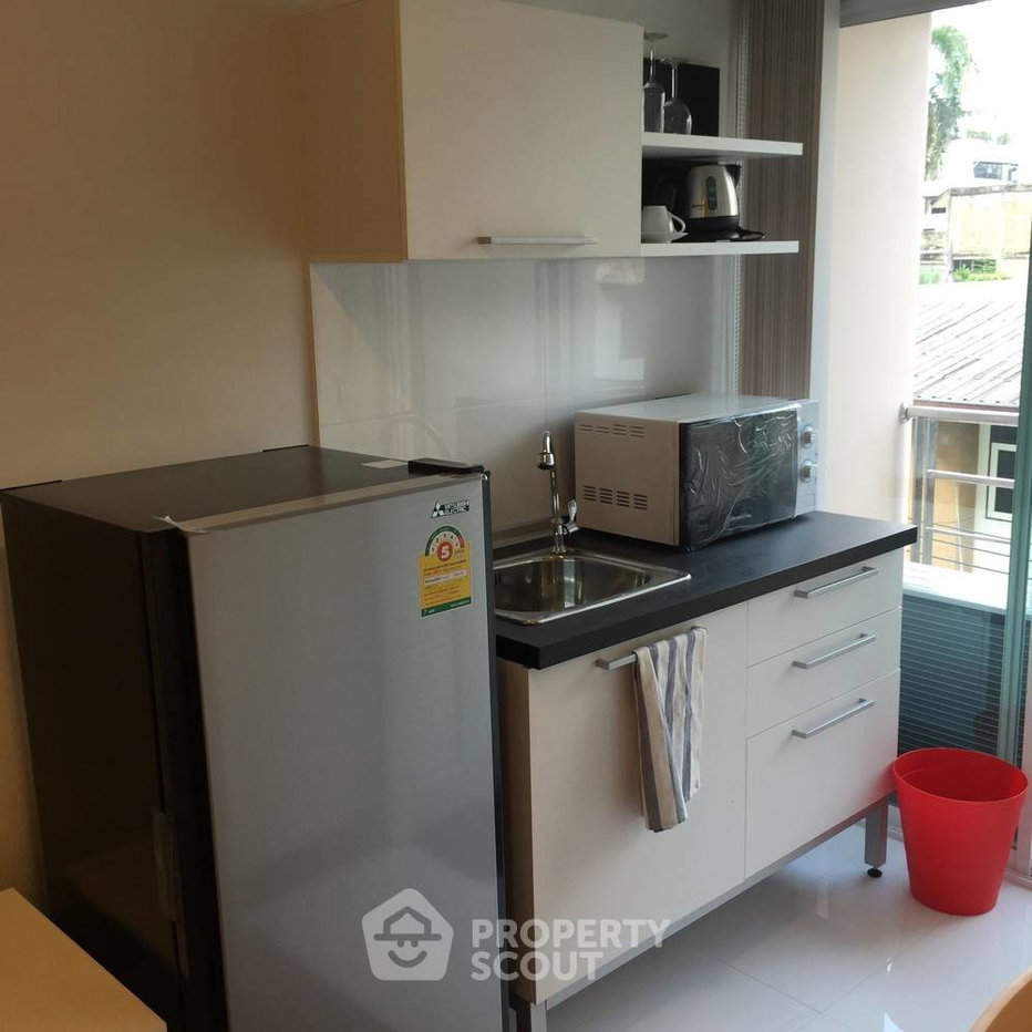 รูป คอนโด 1-ห้องนอน ที่ ฟลอเลส สาทร เรสซิเด้นซ์ ใกล้ BTS สุรศักดิ์ (ID 386102) - รูปที่ 2/4