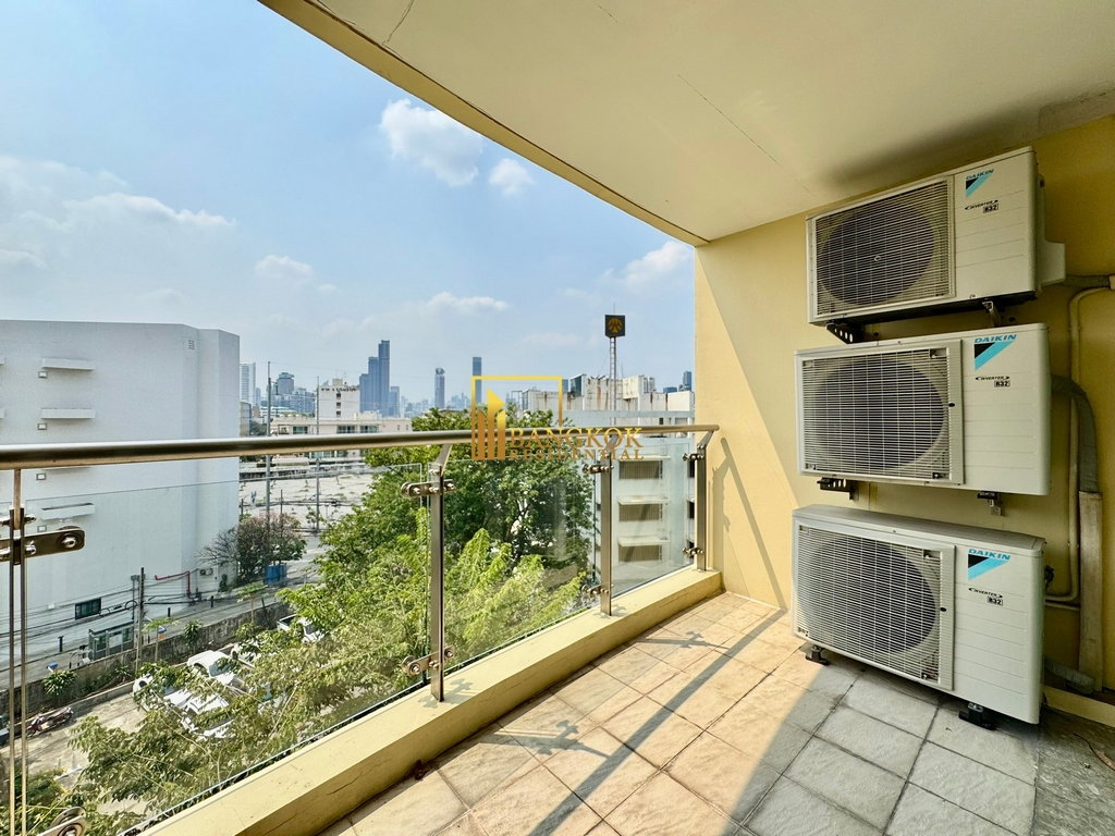 picture Impressive 2 Bedroom Duplex Apartment in Phra Khanong - BR0686AP - 16/29