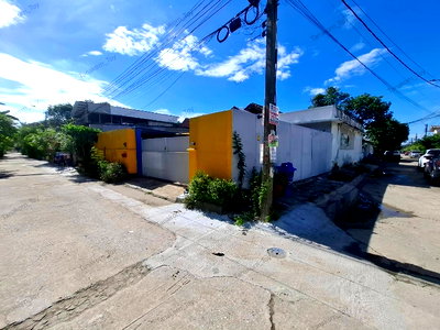 Houses for sale : Single house for sale, cheapest in this area, 73.9 sq.wah, corner house with frontage on two streets.