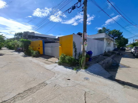 Single house for sale, cheapest in this area, 73.9 sq.wah, corner house with frontage on two streets.
