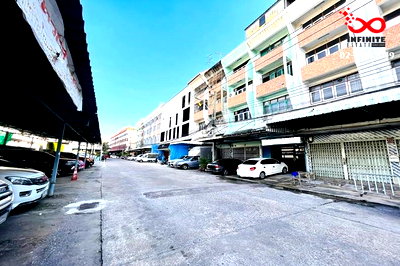 อาคารพาณิชย์ วิทยาลัยอาชีวศึกษาธนบุรี : ขายอาคารพาณิชย์ 4.5 ชั้น 23 ตรว. ถนนเจริญนคร ซอยเจริญนคร 10 ใกล้ไอคอนสยาม
