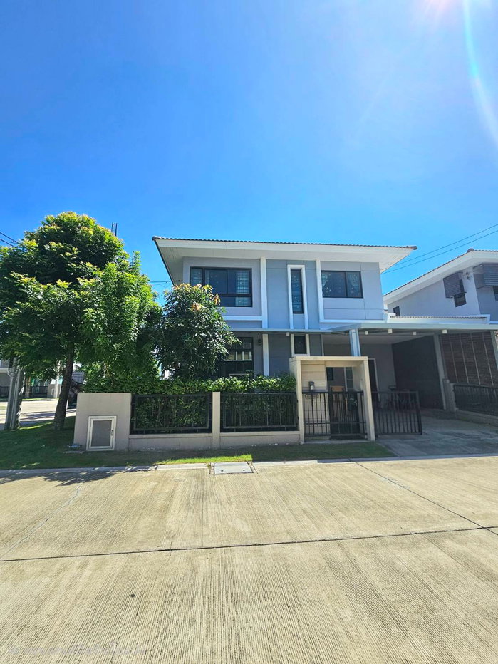 รูป ขายด่วน บ้านแฝดหลังใหญ่ ใกล้โรงเรียนสารสาสน์ประชาอุทิศ และ โรงเรียนสารสาสน์วิเทศศึกษา - รูปที่ 2/10
