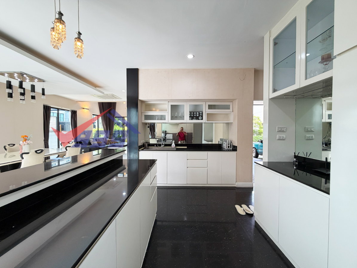 รูป 🏡 ขายบ้าน - บ้านลุมพินี สวนหลวง ร.9 สไตล์ Modern Luxury แปลงมุมส่วนตัวสูง ลมดี แสงเข้าทั่วบ้าน REF. 067HSRK - รูปที่ 9/33