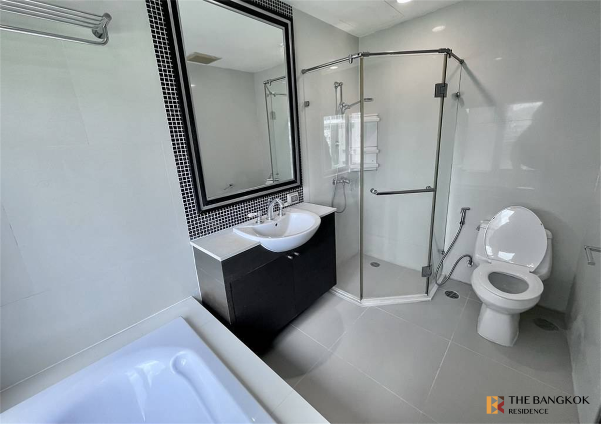 picture Move-in Ready, Just Bring Your Stuff Watermark Chaophraya River - 1/10