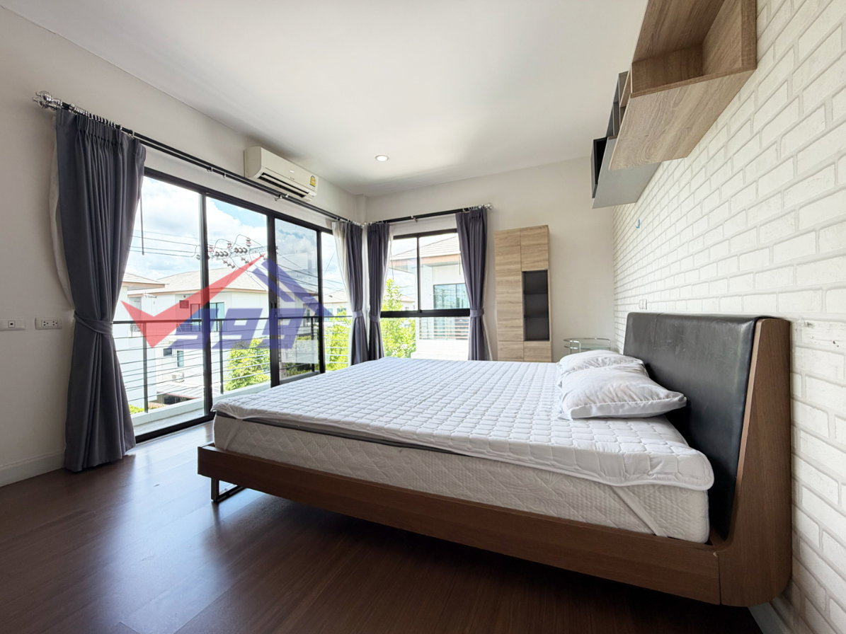 รูป 🏡 ให้เช่าบ้าน - บ้านลุมพินี สวนหลวง ร.9 สไตล์ Modern Luxury แปลงมุมส่วนตัวสูง ลมดี แสงเข้าทั่วบ้าน REF. 067HSRK - รูปที่ 26/32