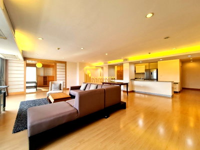 Apartment building for rent Srisavarindhira Thai Red Cross Institute of Nursing : Spacious 3 Bedroom Apartment Next to Lumpini Park - BR0394AP
