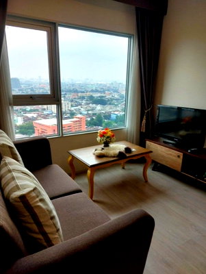 Condos for rent : Aspire Sathorn-Tha Phra, near Talat Phlu BTS station. High floor, unobstructed view, good ventilation.