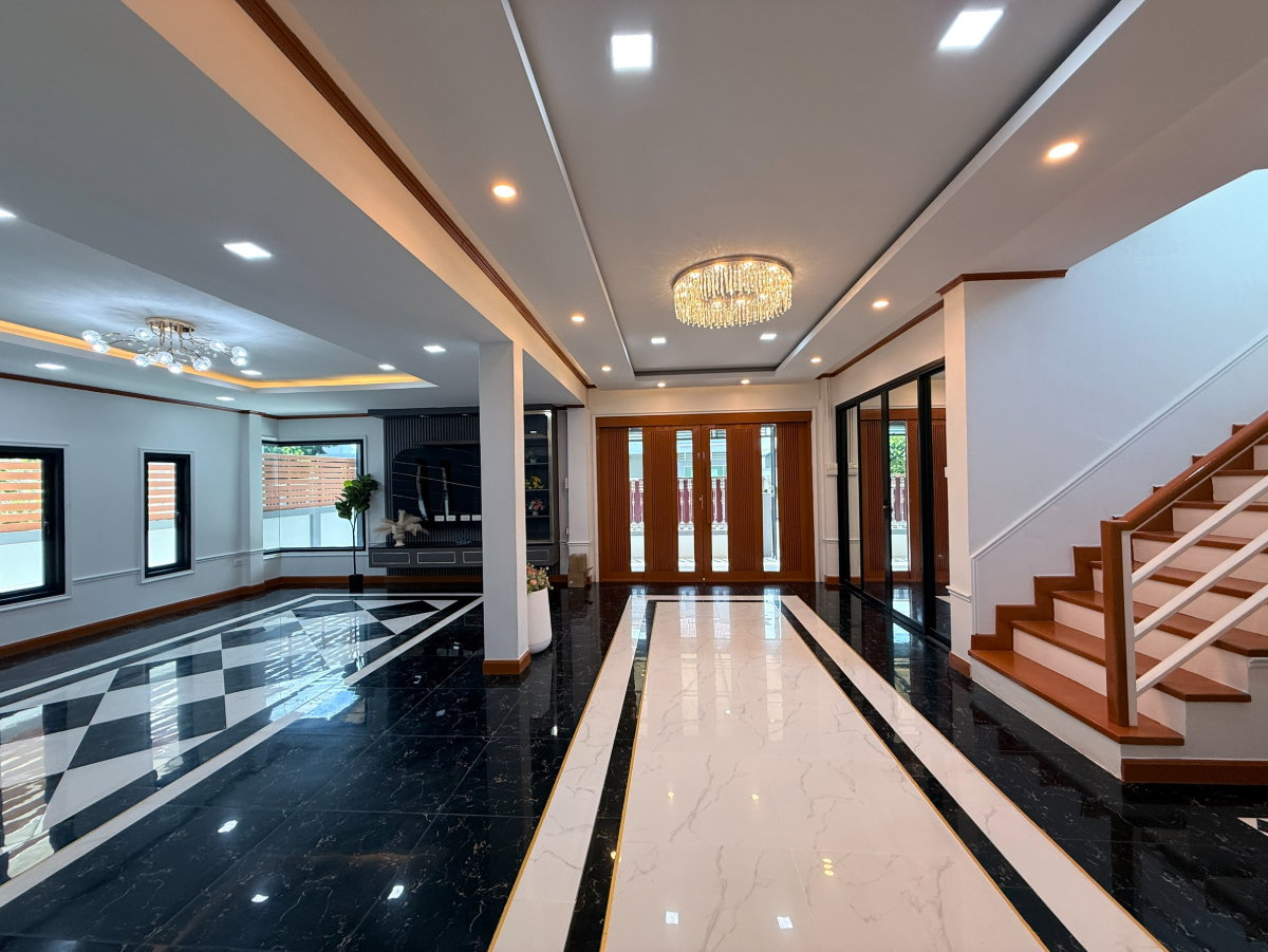 รูป [ขาย] บ้านเดี่ยวหลังใหญ่ 5 นอน รีโนเวทใหม่เอี่ยม สภาพมือหนึ่ง! ม.เพ็ญศิริ 4 คู้ขวา-หนองจอก ทำเลดี ใกล้โลตัสและบิ๊กซี - รูปที่ 17/44