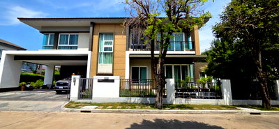บ้านเดี่ยว เทสโก้โลตัส บางพลี : บ้านเดี่ยว 2 ชั้น หลังมุม โครงการลัดดารมย์ บางแก้ว บรรยากาศเป็นส่วนตัว พื้นที่กว้าง ใกล้ Mega Bangna เพียง 1 กม. ทำเลดี เดินทางสะดวก