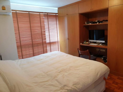 Soi Sathorn 12 (Suksa Witthaya 1), Sathorn North Road, Sathorn Expressway.