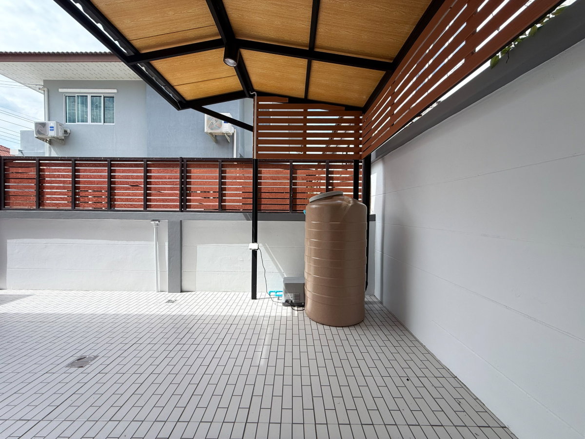 รูป [ขาย] บ้านเดี่ยวหลังใหญ่ 5 นอน รีโนเวทใหม่เอี่ยม สภาพมือหนึ่ง! ม.เพ็ญศิริ 4 คู้ขวา-หนองจอก ทำเลดี ใกล้โลตัสและบิ๊กซี - รูปที่ 41/44